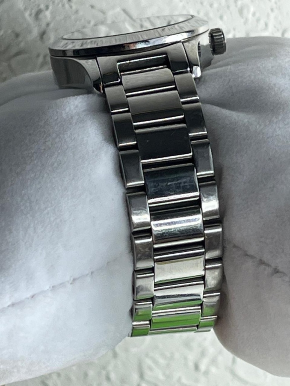 Gucci Silver Stainless Steel Watch with Mother-of-Pearl Cat Dial - Picture 5 of 16